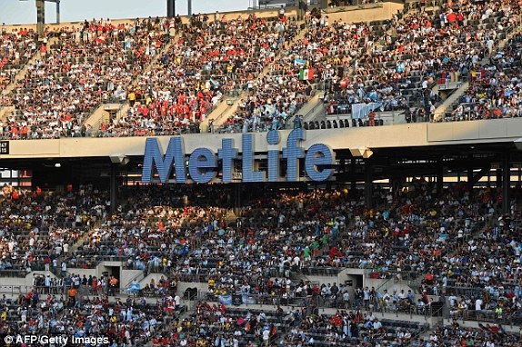 
Bầu không khí sôi động trước trận đấu trên sân MetLife
