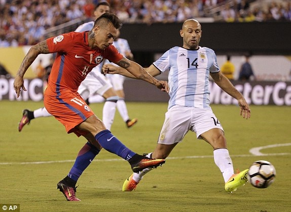 
Chile chơi khá hay ở hiệp 2 nhờ nền tảng thể lực dồi dào
