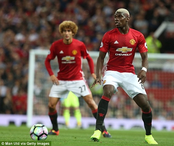 MU 2-0 Southampton: Cú đúp của Ibra - 8
Cầu thủ đắt giá nhất thế giới Pogba đã ra mắt MU