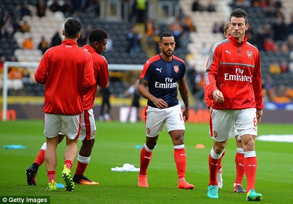 Hull City 1-4 Arsenal: Chiến thắng dễ dàng - 3
Các cầu thủ Arsenal khởi động tại KC