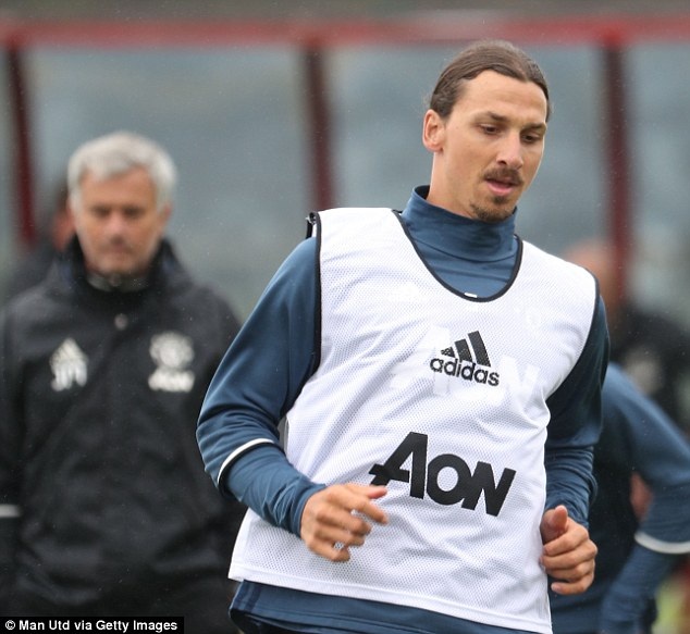 Zlatan Ibrahimovic có buổi tập đầu tiên cùng MU - 6
Ibra đã nghỉ hè tới năm tuần sau khi từ giã Euro 2016