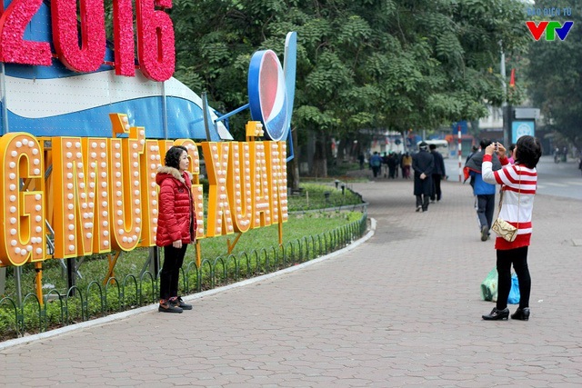 Hà Nội bình dị, sâu lắng trong buổi sáng đầu tiên của năm mới 2016 - 15