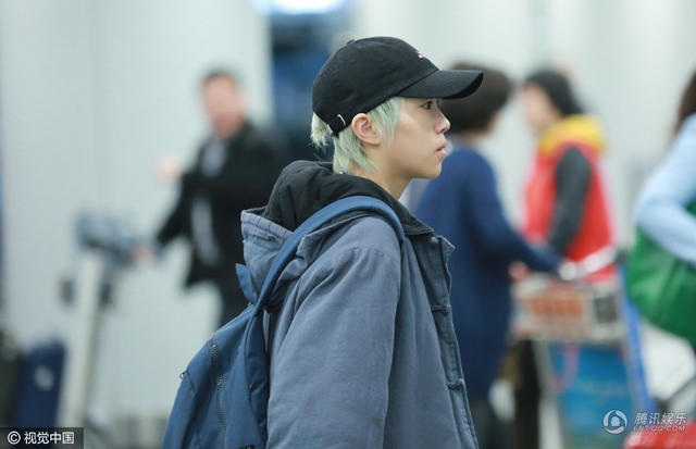 
Từ tháng 1 vừa rồi, Tĩnh Đồng đã quay trở về Trung Quốc để thăm gia đình và gặp gỡ bạn bè. Cô bé cũng có một bữa tiệc sinh nhật bên bạn bè vào dịp gần Tết nguyên đán. Tuy nhiên, phóng viên chưa bắt gặp Tĩnh Đồng xuất hiện cùng mẹ ruột, nữ ca sĩ Vương Phi suốt thời gian qua.
