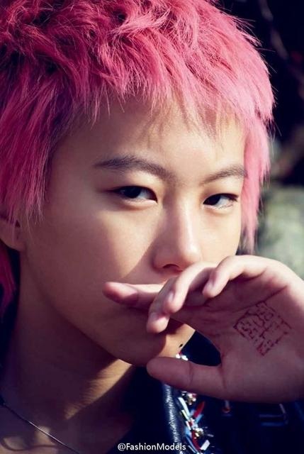 
Trái với tin đồn cho rằng, Lý Á Bằng và Đậu Tĩnh Đồng có nhiều mâu thuẫn khi còn ở chung, Lý Á Bằng luôn tỏ ra quan tâm và yêu thương con riêng của vợ cũ. Đậu Tĩnh Đồng cũng nhiều lần ca ngợi cha dượng cũ trong các buổi phỏng vấn và chia sẻ, cô bé cảm thấy dễ dàng trò chuyện với Lý Á Bằng hơn với mẹ ruột.
