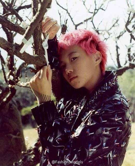 
Phong cách thời trang nổi loạn của con gái lớn Vương Phi
