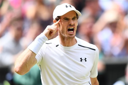 Những khoảnh khắc tuyệt vời của Murray ở chung kết Wimbledon 2016 - 6
Sự giận dữ của tay vợt người Scotland sau một pha đánh hỏng. Ở trận này, Murray đánh hỏng rất ít, tuy nhiên anh vẫn chưa hài lòng với chính bản thân mình
