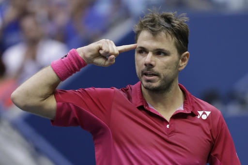 Nhìn lại chiến thắng ngọt ngào của Wawrinka trước Djokovic - 5
Phản ứng của Wawrinka với trọng tài khi quyết định cho Nole điểm