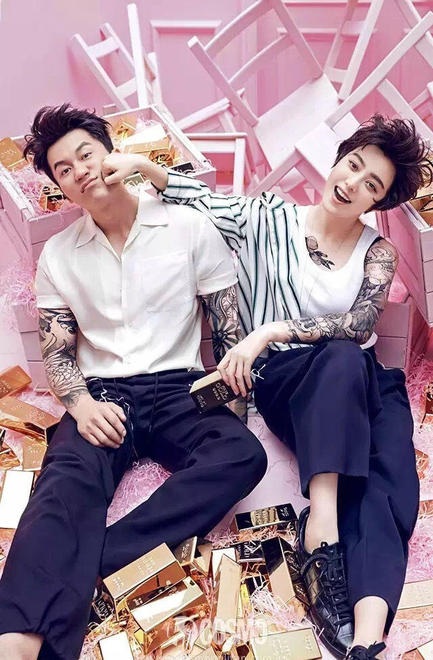 Phạm Băng Băng xinh như nữ sinh trung học bên bạn trai - 15
Hai người cùng làm người mẫu cho một bộ ảnh trên tạp chí thời trang danh tiếng.