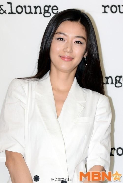 “Cô nàng ngổ ngáo” Jeon Ji Hyun tái xuất ấn tượng sau vài tháng sinh con - 6 “Cô nàng ngổ ngáo” Jeon Ji Hyun tái xuất ấn tượng sau vài tháng sinh con - 6