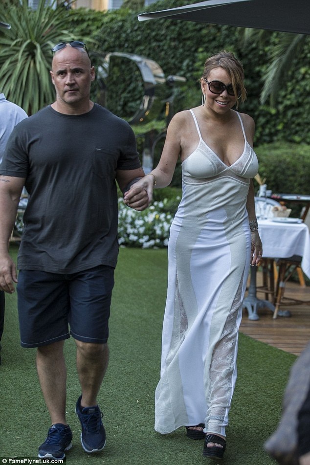 Mariah Carey giảm cân đáng nể để chuẩn bị cho đám cưới - 17
Ngôi sao 46 tuổi sắp lên xe hoa lần thứ ba trong cuộc đời. Cô chia tay với người chồng thứ hai, Nick Cannon vào năm 2014 và chưa hoàn tất thủ tục ly dị.