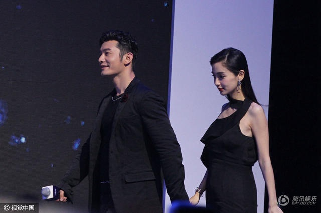 Huỳnh Hiểu Minh nắm chặt tay "bà xã" Angelababy trên sân khấu - 10
Trả lời báo giới, Angelababy luôn khẳng định, cô đang rất hạnh phúc và đã tìm được soái ca thực sự của đời mình.