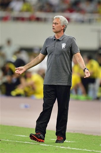 Cung bậc cảm xúc của Mourinho ở trận thua đầu tiên tại MU - 7
Sự thất vọng dần dần xuất hiện trên gương mặt của Mourinho