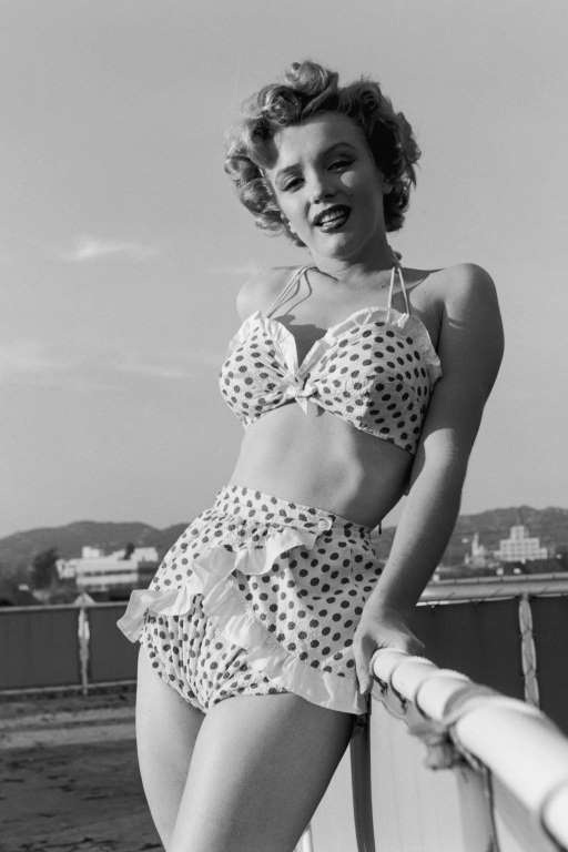 Tò mò nhìn lại 100 năm phát triển của thời trang áo tắm - 20
Biểu tượng sex Marilyn Monroe diện áo tắm trong một bộ ảnh thực hiện năm 1951.