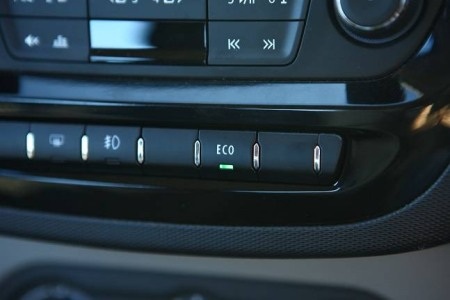 Tata Tiago khơi dậy cuộc chiến xe giá rẻ - 6