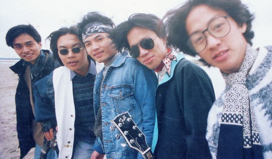 Vĩnh biệt Trần Lập - người “anh cả” của rock Việt! - 4
Cùng với các thành viên trong nhóm nhạc Bức Tường, Trần Lập thực sự đã thổi một luồng gió mạnh mẽ cho đam mê ca hát và sáng tác những ca khúc rock Việt.