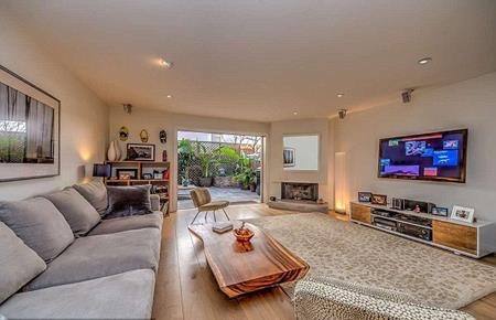 “Thần Sấm” Chris Hemsworth thu bộn tiền khi bán hai biệt thự triệu đô - 2 
Nhà cũ của “Thần Sấm” có thiết kế hiện đại…