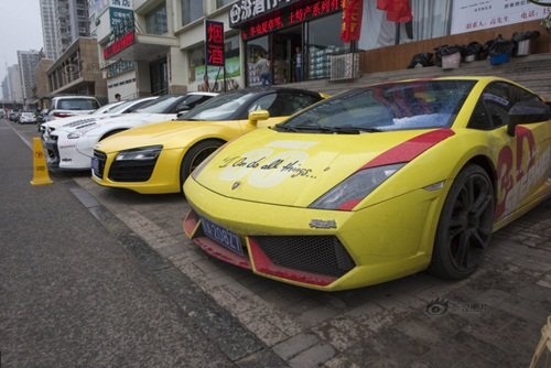 Thiếu gia, tiểu thư Trung Quốc khoe dàn siêu xe gây náo loạn - 2 Thiếu gia, tiểu thư Trung Quốc khoe dàn siêu xe gây náo loạn - 2