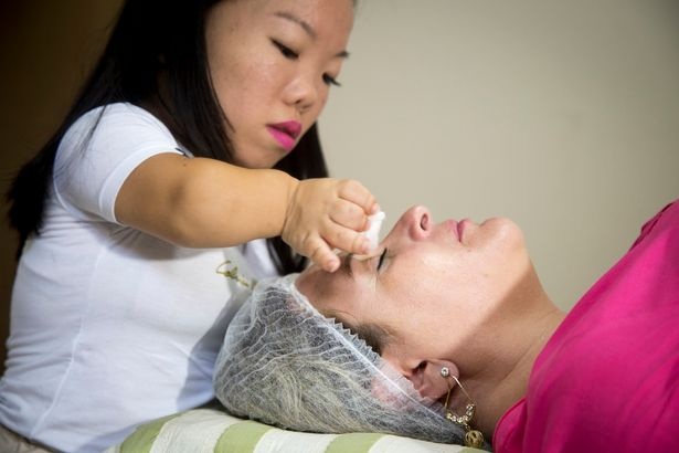 Chuyện tình đẹp như cổ tích của chú lùn và cô bé tí hon - 2 Chuyện tình đẹp như cổ tích của chú lùn và cô bé tí hon - 2