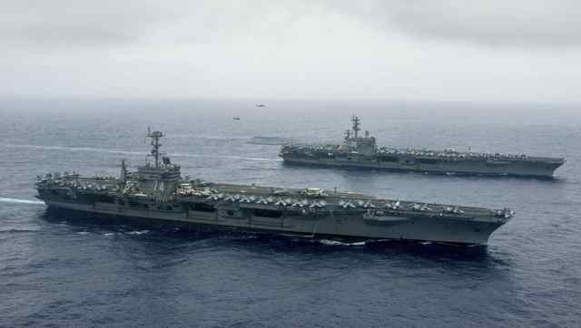 Hai tàu sân bay Mỹ tập trận rầm rộ ngoài khơi Philippines - 3
Các tàu sân bay USS John C. Stennis và USS Ronald Reagan (Ảnh: Reuters)