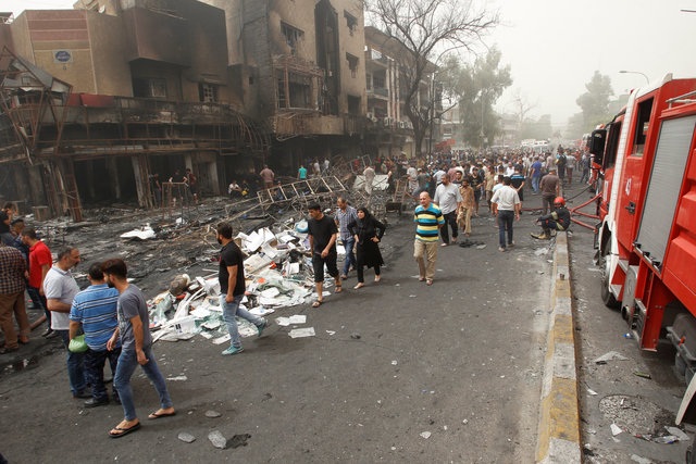 
Một chiếc xe tải gài thuốc nổ đã bị kích nổ trong khi các gia đình đang đi mua sắm nhân dịp sắp kết thúc lễ Ramadan.
