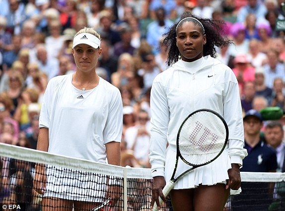 
Kerber (trái) và Serena Williams trước trận chung kết Wimbledon 2016
