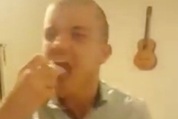 Úc: Ăn đầu chuột sống, phát video lên Facebook - 2
Maloney vừa bị một tòa án ở Úc kết án ngược đãi động vật.