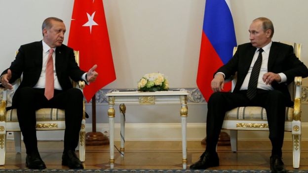 Tổng thống Thổ Nhĩ Kỳ lần đầu xuất ngoại sau vụ đảo chính, tới Nga gặp Putin - 2
Hai nhà lãnh đạo có cuộc hội đàm trước khi họp báo chung (Ảnh: Reuters)