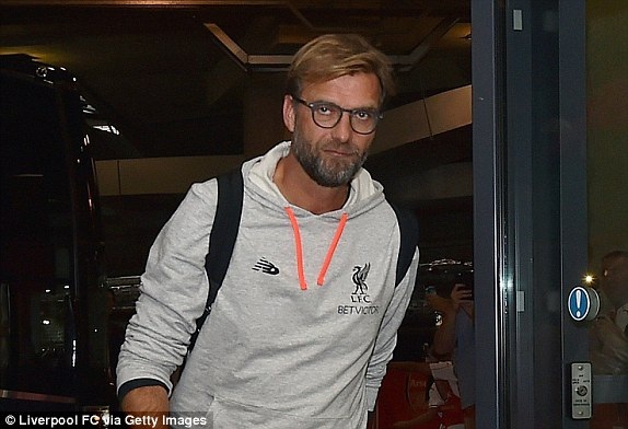 Arsenal 3-4 Liverpool: Quá đắng cho "Pháo thủ" - 7
Klopp cùng Liverpool tới Emirates