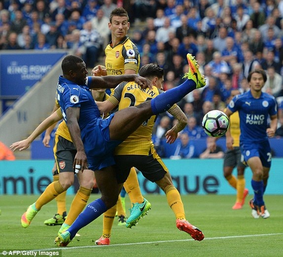 Leicester City 0-0 Arsenal: Chia điểm nhạt nhòa - 1
Một tình huống lên nỗ lực phòng thủ của Arsenal