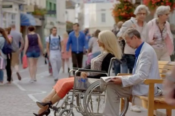 Âu yếm đưa búp bê tình dục đi chơi khắp nơi - 2 Âu yếm đưa búp bê tình dục đi chơi khắp nơi - 2