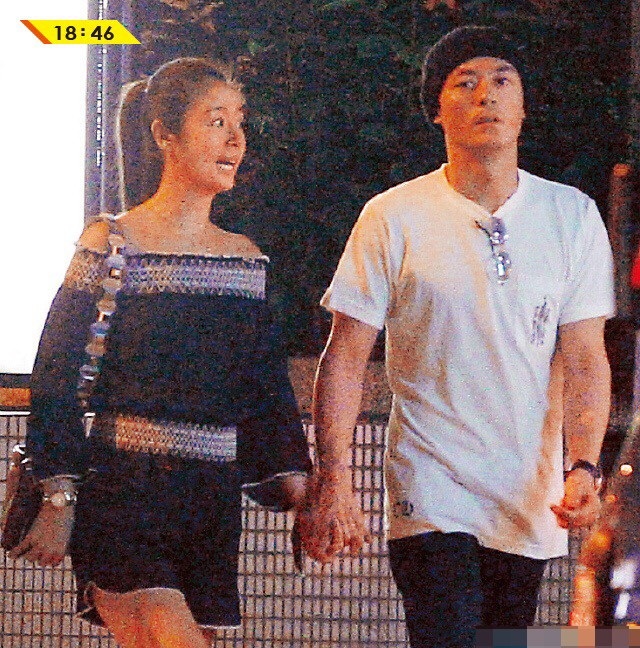 "Bà bầu" Lâm Tâm Như nhanh nhẹn và năng động - 9
Vợ chồng Hoắc Kiến Hoa và Lâm Tâm Như nắm tay nhau rất tình cảm.