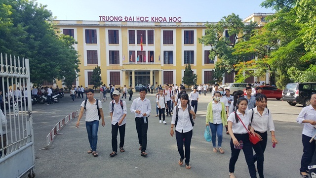 Thí sinh than đề tiếng Anh quá dài - 19
Đa số thí sinh tại Huế than thở đề dài, khó đạt điểm cao