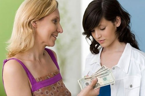 Mẹ chồng thu hết lương, đẻ con cũng phải xin tiền mua tã - 2
Mình sợ đến lúc sinh con cũng phải ngửa tay xin mẹ chồng tiền mua tã (Ảnh minh họa)