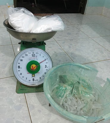 Vôi bột và hóa chất kích thích tăng trưởng