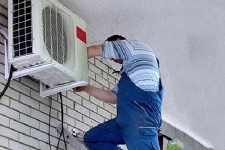 Kiếm tiền không kịp thở, thợ điều hòa chỉ sợ chết - 2
Chạy sô, ngủ ngày cày đêm, nhiều ông chủ chỉ lo thợ ốm thì lấy đâu ra người làm?
