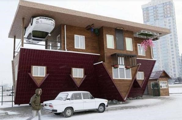 Căn nhà ngược độc đáo này được xây dựng ở ở TP Siberia của Nga với thiết kế mọi thứ đều đảo ngược.