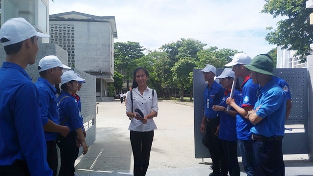 
Thi sinh rời phòng thi tươi cười rạng rỡ (ảnh: Quỳnh Nga)
