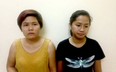 Ranh giới từ nạn nhân thành tội phạm sau những "ngứa ghẻ đòn ghen" - 2 2 đối tượng Hoàng Thị Anh và Vũ Thị Vân Anh tham gia đánh ghen bị Công an quận Hà Đông tạm giữ.