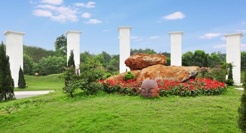 Cảnh quan lối vào Thiên Đức Vĩnh Hằng Viên.