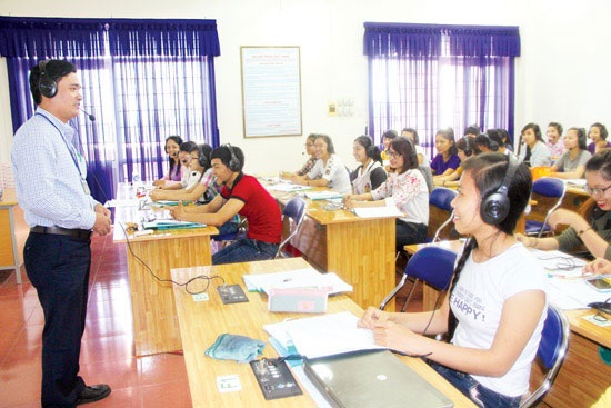 Nhiều hiện tượng đang tác động tiêu cực tới việc dạy và học môn ngoại ngữ - 2
Chuẩn hóa giáo viên dạy tiếng Anh là một giải pháp then chốt từng bước nâng cao chất lượng môn học này trong nhà trường phổ thông.