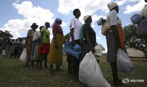 Bắt khẩn người đàn ông HIV làm nghề phá trinh bé gái - 2
Người dân miền nam Malawi