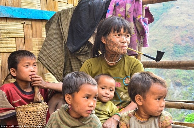 "Phải lòng" những người phụ nữ dũng cảm xăm kín mặt - 2 "Phải lòng" những người phụ nữ dũng cảm xăm kín mặt - 2