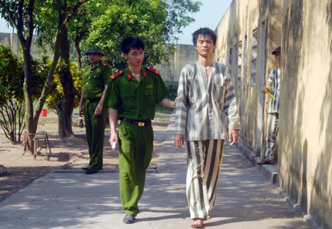 Bi kịch của gã trai mê cờ bạc - 2 Dẫn giải đối tượng Hà Văn Tỉnh.