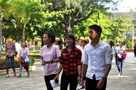 Nhiều thí sinh cho hay, để kiếm được điểm cao môn Hóa không dễ. (Ảnh: C.Bính-N.Linh)