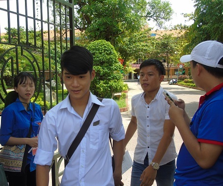 
Rất nhiều thí sinh tại Quảng Bình hoàn thành bài thi Ngữ văn sớm. (Ảnh: Tiến Thành)
