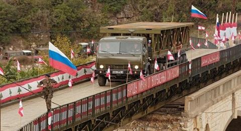 Giúp Lebanon, Nga cứu Syria, mở rộng ảnh hưởng ở Trung Đông - 2 Một cây cầu do các kỹ sư quân sự của Nga giúp Lebanon xây dựng lại năm 2006