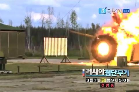 Choáng với chiếc ô Arena bảo vệ xe tăng Nga tại Syria - 2 Hệ thống Arena đánh chặn thành công tên lửa tấn công.