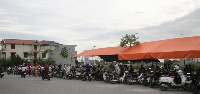 Hình ảnh ghi nhận được tại điểm thi trường THPT chuyên Biên Hòa - Ảnh Việt Linh.