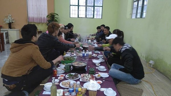 Mỗi ngày lương 1 triệu đồng, công nhân ở lại làm Tết - 3 Bữa tất niên của công nhân