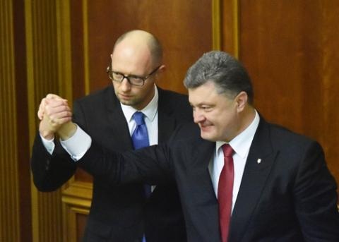 Mỹ liệu có buông tay Ukraine? - 2 Thủ tướng Ukraine và Tổng thống nước này Petro Poroshenko.
